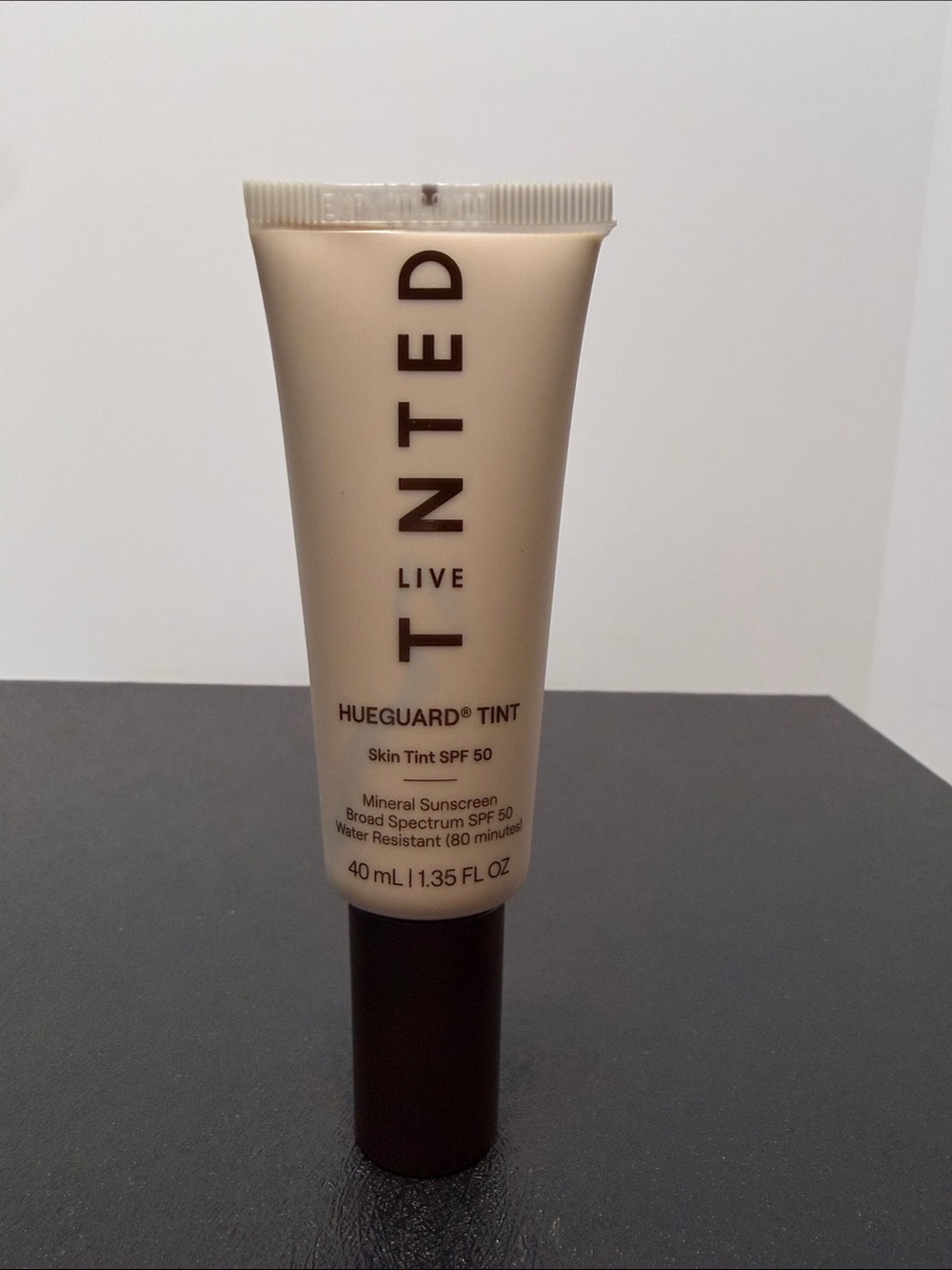 Hueguard® Skin Tint SPF 50 – Natural Beige 09 live tinted